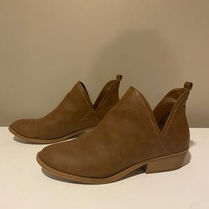 Size 9 Camel booties